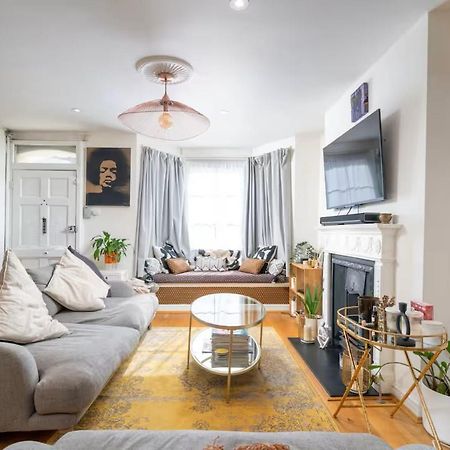 Charming Home In Shepherds Bush Лондон Экстерьер фото