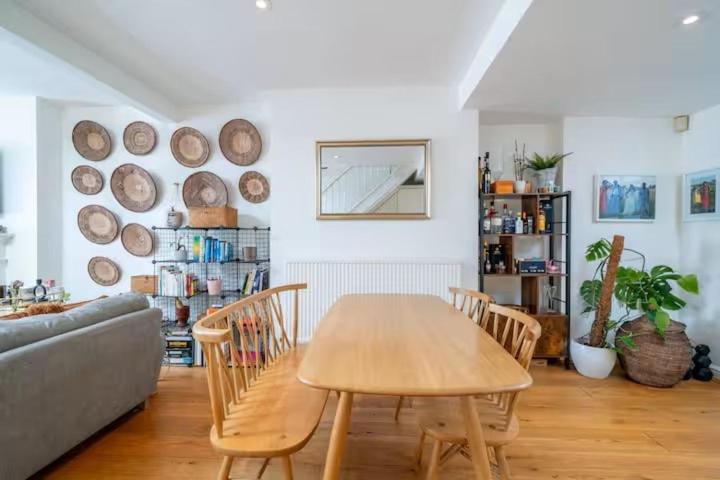 Charming Home In Shepherds Bush Лондон Экстерьер фото