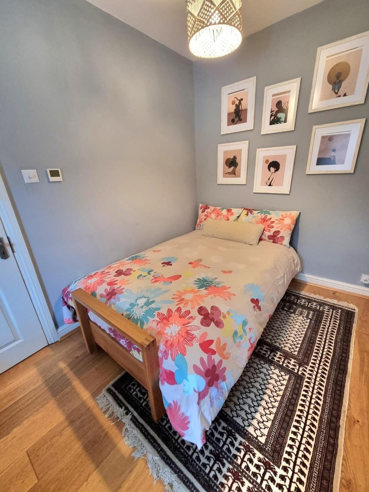 Charming Home In Shepherds Bush Лондон Экстерьер фото